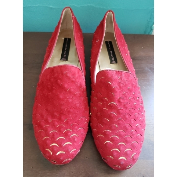 Steven by Steven Madden Mombi Red Scaled Loafers - Picture 2 of 6